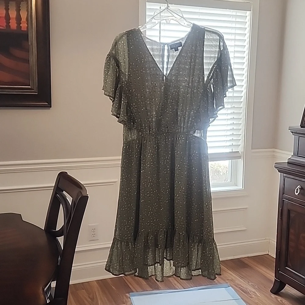 Ladies Spring Dress - Picture 6 of 7